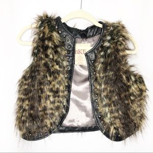 BKE Buckle Faux Fur Studded Vest Small Cream